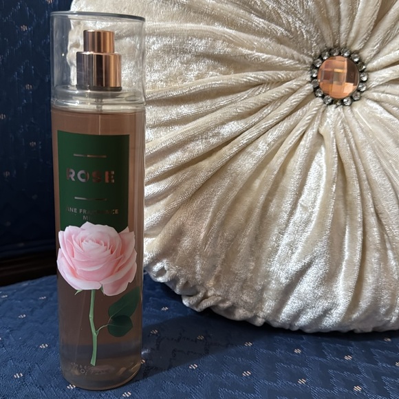 BATH & BODY WORKS SET. . . ROSE SCENT - Picture 5 of 6